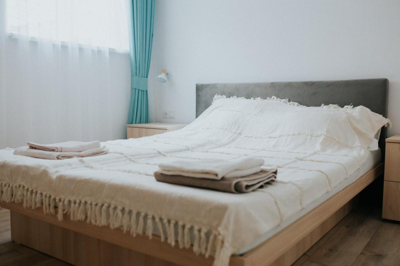 Regim Hotelier Lotusul Verde Oradea Extérieur photo